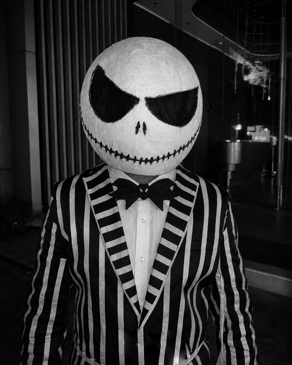 _AelRio's tweet photo. Another win for the Pumpkin King 🖤
#JackSkellington #DIY #1stPlace https://t.co/3e4S0G6fA3