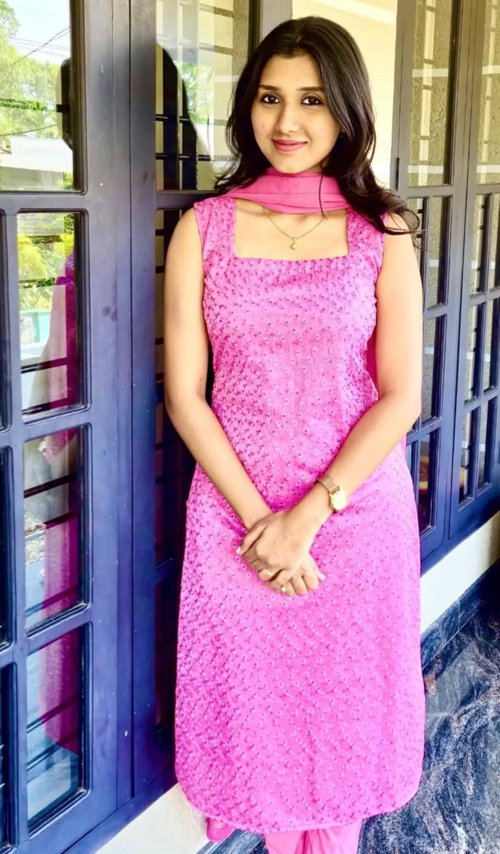 auntyveriyans1's tweet photo. Follower request... Parvathy mallu school ah teacher ah iruka..Parvathy mundaa , slim naatukattai irukiyaa di avusari munda , nee class paadam edukum bodhu Unnoda soothu molai rasichi rasichi naanum en friends serndhu pant la kai adipom di naarathevdiyaa, koothi viridi unnoda students ku nalla kothi aripa adakavanunga