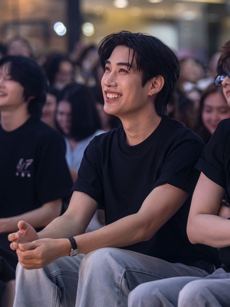 myfirstloveone's tweet photo. the smile                                    the reason https://t.co/KHkUsgUL4e