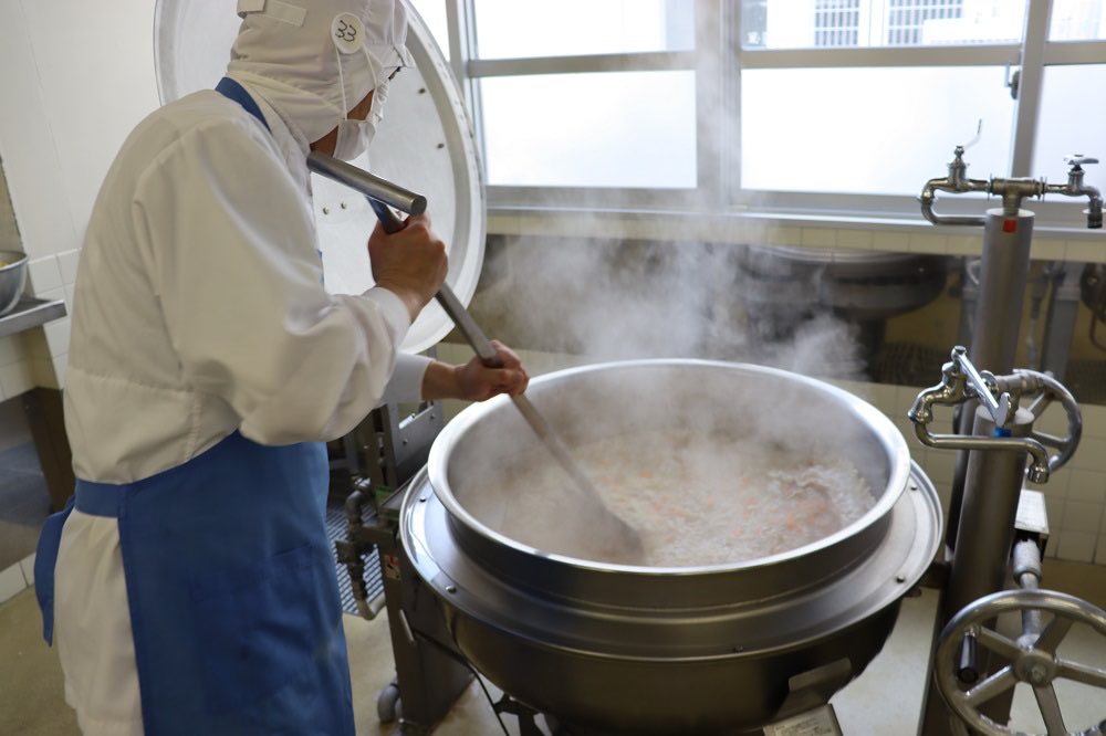 tanakaseiji15's tweet photo. 食中毒が起きるだろ！
やめちまえ！

【特定技能外国人】学校給食で受け入れ再開へ https://t.co/LlBwmgURPv