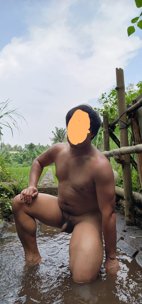 FabAtni's tweet photo. Pancurannya rendah jadi ndodok, tidak setinggi shower kamar mandi https://t.co/ko9P6yQdTu