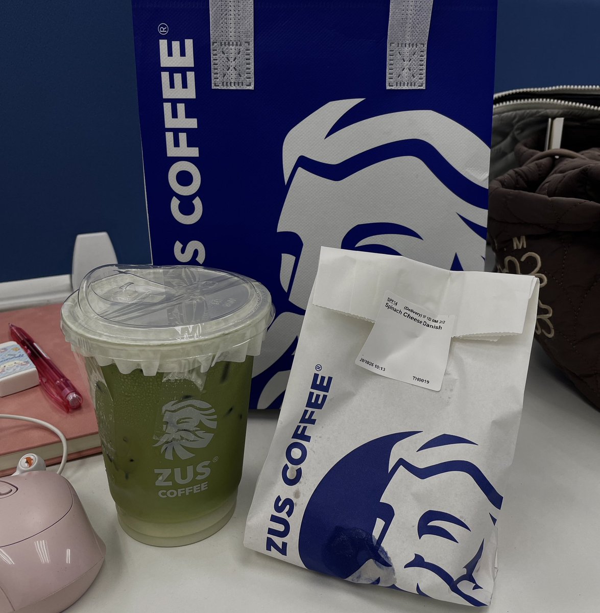 psymcss's tweet photo. เติม Hyunhayo ก่อนน 🍵💚✨
#zuscoffeeth #ZUSxHHY #ZUSxHYUNHAYO @ZUSCoffeeTH https://t.co/MdVbZYKR4H