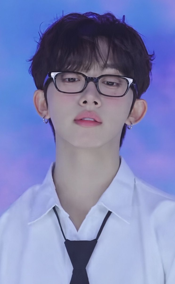 Tsuki__Moon214's tweet photo. ᙏ̤̫👓💘

#라인업컴퍼니 #키리 #kiri #라인업
#HappyKiriDay🎂 https://t.co/C0EGE1WzeL