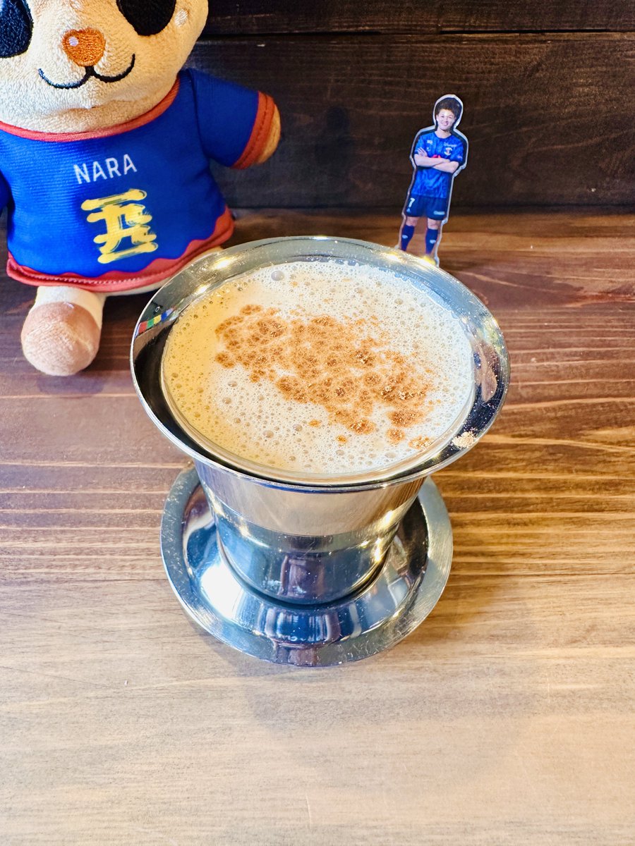 10mo8n_cafe's tweet photo. 今日のランチは奈良市の「Akaha Chai」さんで「薬膳弁当」と「焼きリンゴチャイ」をいただいた😋

不定期で「cafe ocho」さん（佐保山TC併設のカフェ）のお弁当をこちらでも提供されてて、優しい味でめっちゃ美味しかった☺️

焼きリンゴチャイも美味しかった！

@akahachai 

#奈良 #カフェ #ランチ https://t.co/muUiQ3wKk5