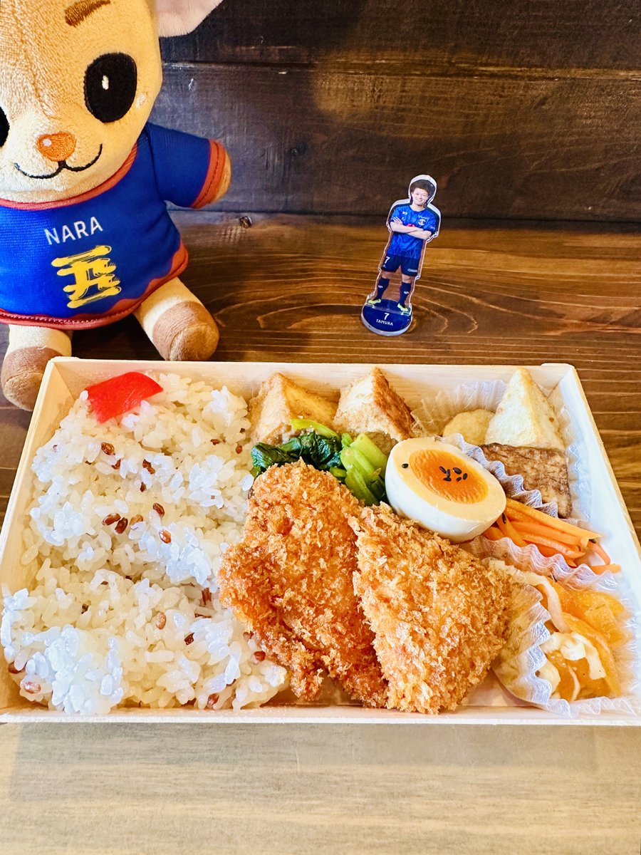 10mo8n_cafe's tweet photo. 今日のランチは奈良市の「Akaha Chai」さんで「薬膳弁当」と「焼きリンゴチャイ」をいただいた😋

不定期で「cafe ocho」さん（佐保山TC併設のカフェ）のお弁当をこちらでも提供されてて、優しい味でめっちゃ美味しかった☺️

焼きリンゴチャイも美味しかった！

@akahachai 

#奈良 #カフェ #ランチ https://t.co/muUiQ3wKk5