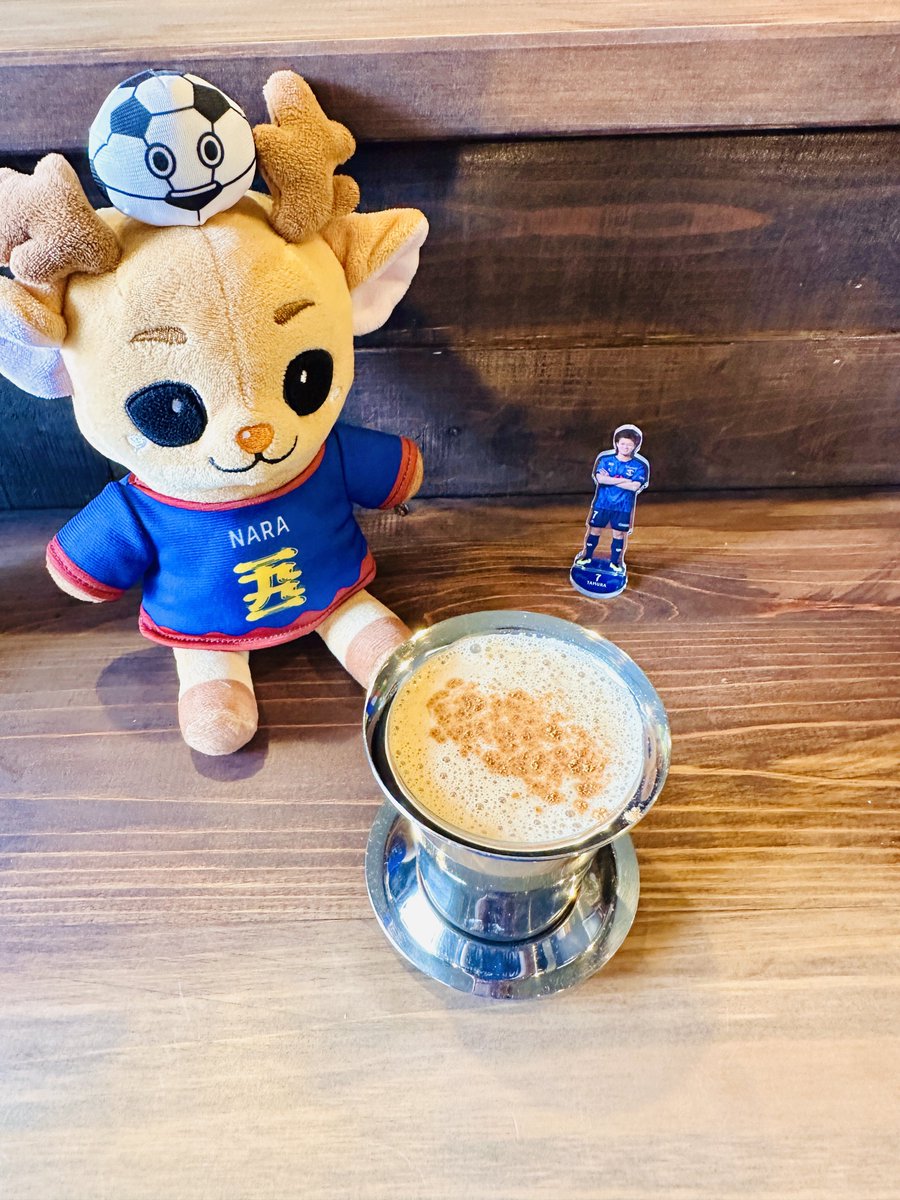10mo8n_cafe's tweet photo. 今日のランチは奈良市の「Akaha Chai」さんで「薬膳弁当」と「焼きリンゴチャイ」をいただいた😋

不定期で「cafe ocho」さん（佐保山TC併設のカフェ）のお弁当をこちらでも提供されてて、優しい味でめっちゃ美味しかった☺️

焼きリンゴチャイも美味しかった！

@akahachai 

#奈良 #カフェ #ランチ https://t.co/muUiQ3wKk5