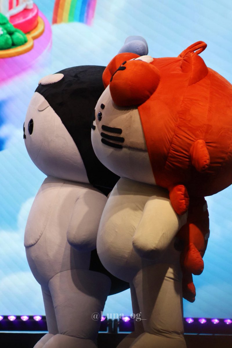 Luna_og_'s tweet photo. この2人横向きのフォルムがちょっと似てる上に、動きがシンクロしてることがあってめちゃくちゃ可愛かった…😭😭💖
#POLCASAN #NONGNOOONG https://t.co/yiYxdke7hb