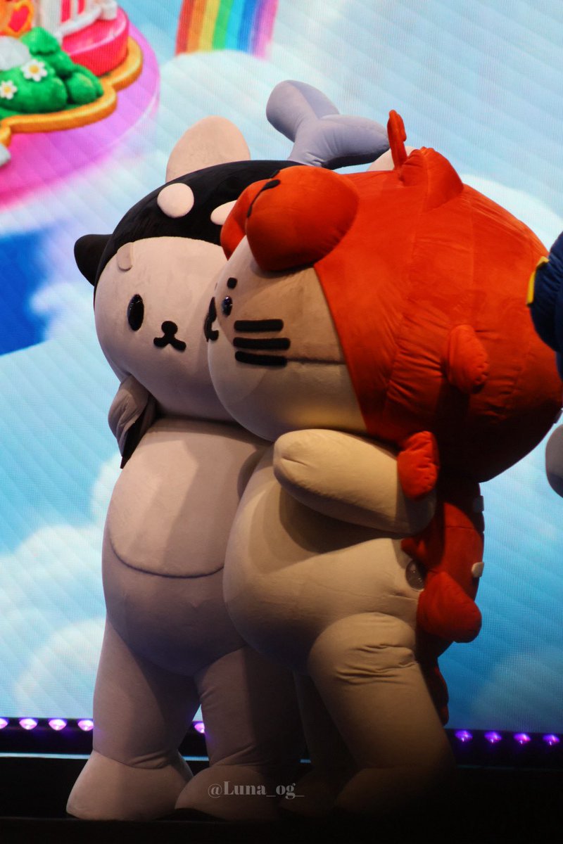 Luna_og_'s tweet photo. この2人横向きのフォルムがちょっと似てる上に、動きがシンクロしてることがあってめちゃくちゃ可愛かった…😭😭💖
#POLCASAN #NONGNOOONG https://t.co/yiYxdke7hb