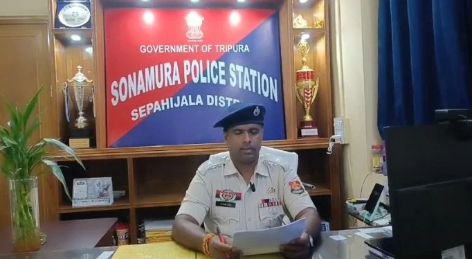 NewsStar69313's tweet photo. Sonamura Police Recover 2 Kg Of Unclaimed Ganja During Patrol Along Dhanpur Border Road.
#Sonamura #Police #Recover #Kg2 #Unclaimed #Ganja #During #Patrol #Along #Dhanpur #Border #Road #Tripura
https://t.co/fxnF0jFgWv https://t.co/Mp5wUapUwZ