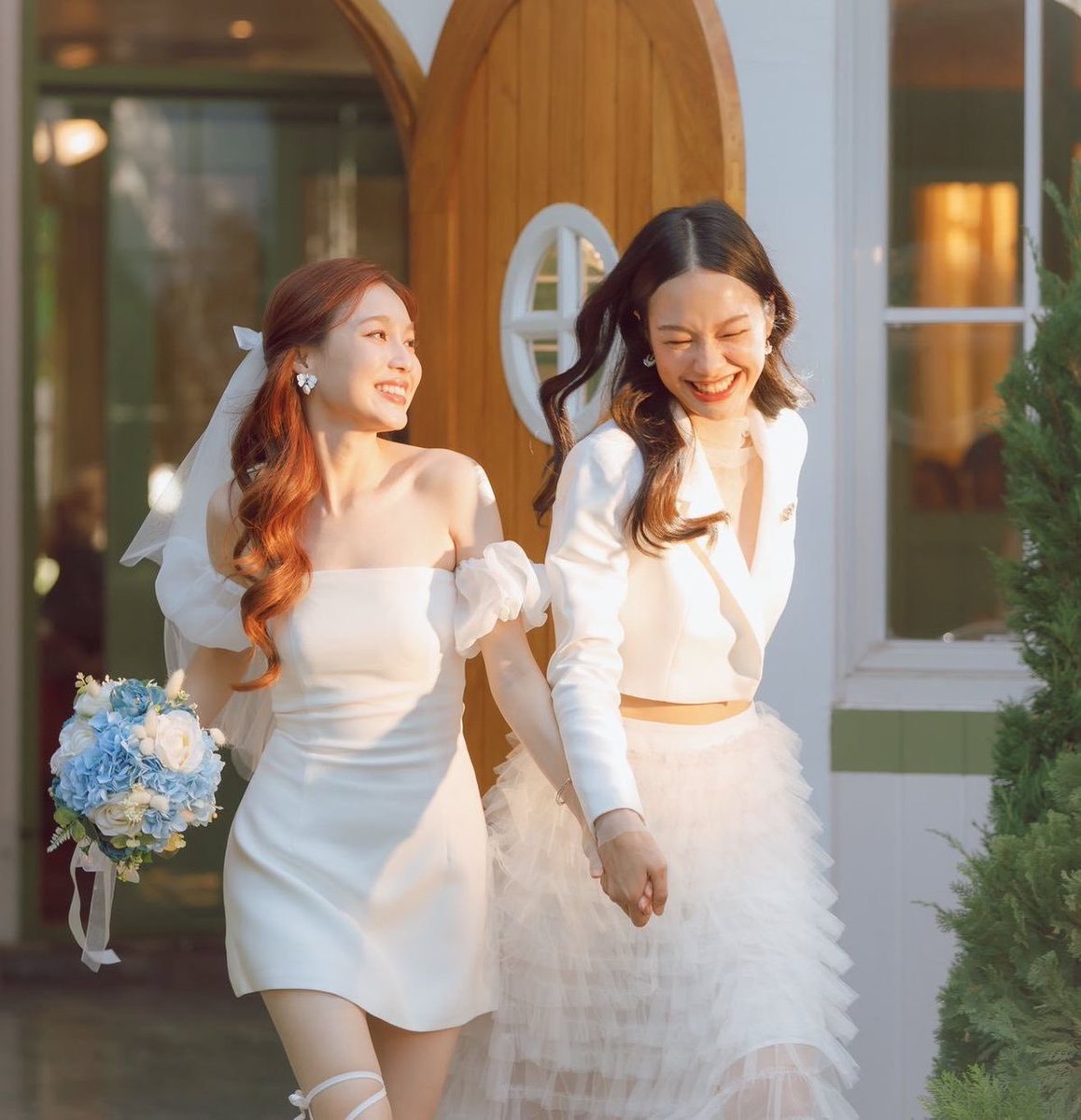 peachiepawsie's tweet photo. who's next 👰‍♀️💐 https://t.co/G00cOKxb0G