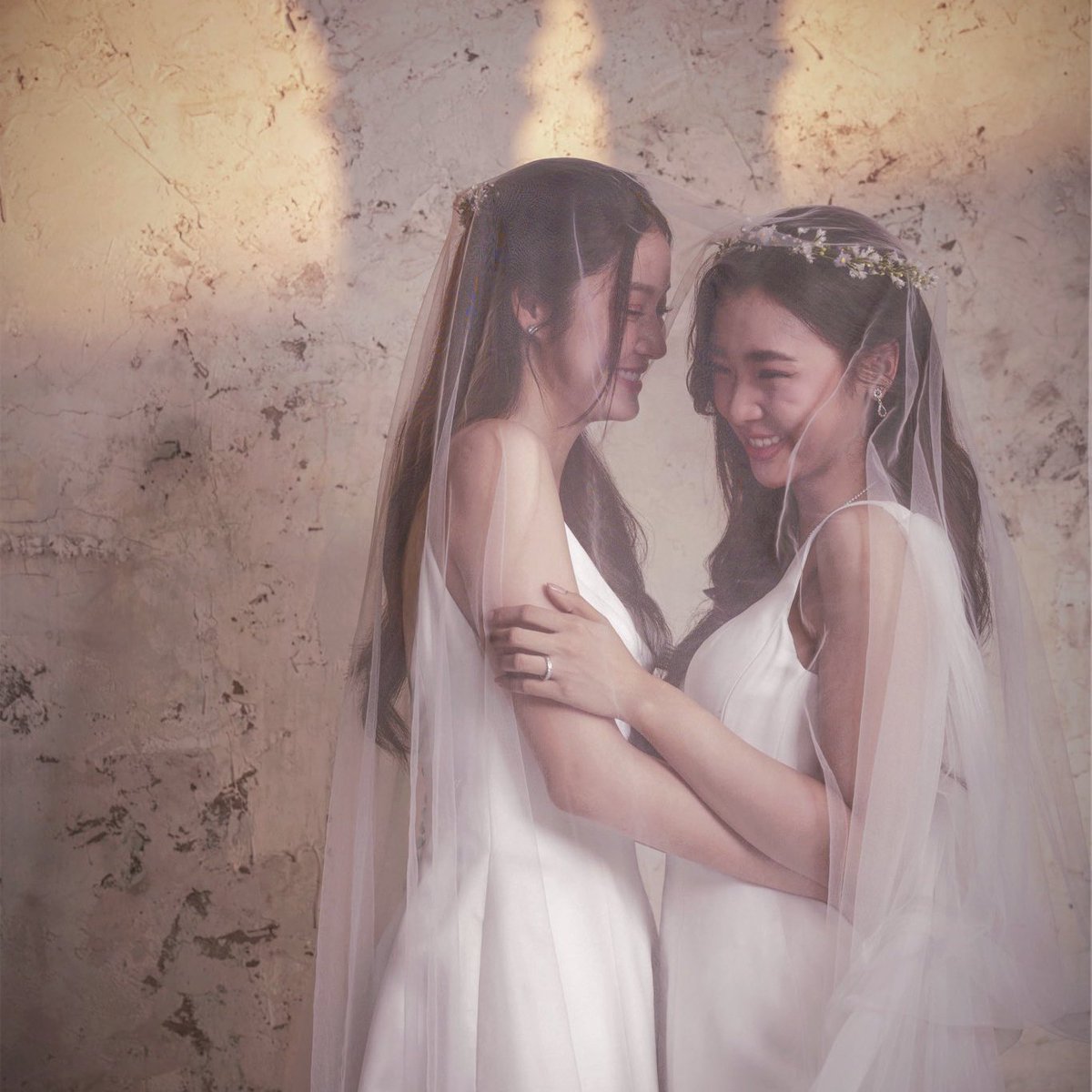 peachiepawsie's tweet photo. who's next 👰‍♀️💐 https://t.co/G00cOKxb0G