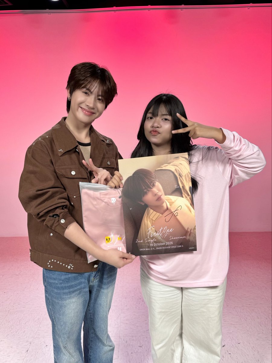 DMDMusicTH's tweet photo. FirstOne 2nd single “FirstOne - 8/7” Press Tour ✨ 

ขอขอบคุณ @HITZThailand ที่ให้เกียรติ “เฟิร์สวัน” @firstone_wnk ได้มาพูดคุยและโปรโมทเพลง “8/7” ในวันนี้นะคะ 🫶🏻

FIRSTONE 2ND SINGLE PRESS
#8per7PressTour

#8per7ByFirstOne
#FirstOne2ndSingle
#FirstOne #DMDMUSIC https://t.co/dBIlSKN4Uh