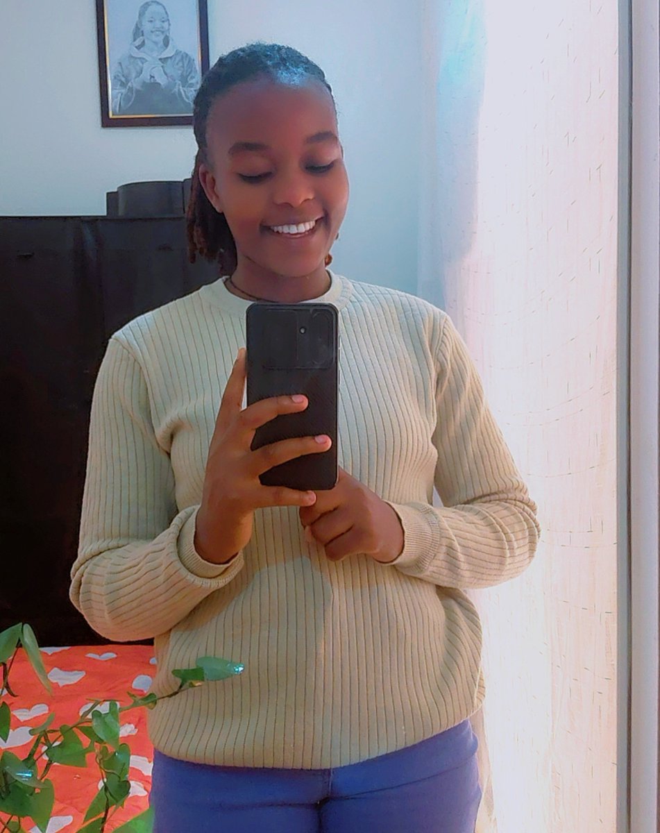 KAtuyambe's tweet photo. Me trying mirror photo this morning 
🤣🤣🤣🤣🤣
Anyways am up greet me please 🙏 🙂 https://t.co/7StFIQoofi