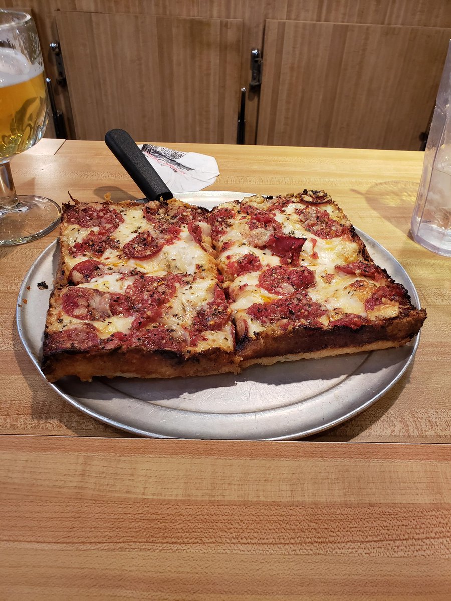 McCMatt's tweet photo. @ScolopaxMajor @uncledoomer I’m from Michigan, it wouldn’t touch a @buddyspizza Detroit style. What you think of as standard pizza is determined by Michigan. More nationwide chains are from here than anywhere else for a reason. https://t.co/GOmNGQ1P6H