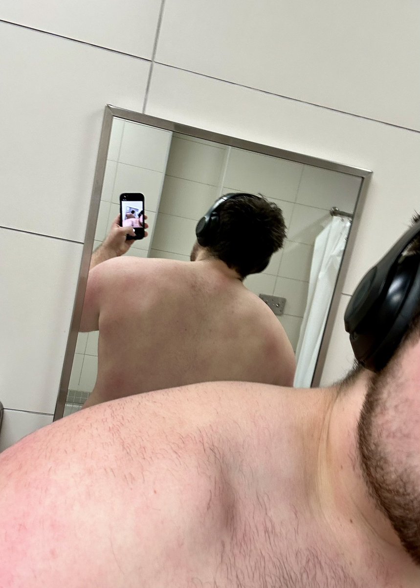 CaelKaleCael's tweet photo. Pull ups sucked today | #gym #upperbody #liftingboy #gymselfie #gaygym #powerlifting #beefy #progressphotos https://t.co/a5vOn2vadz