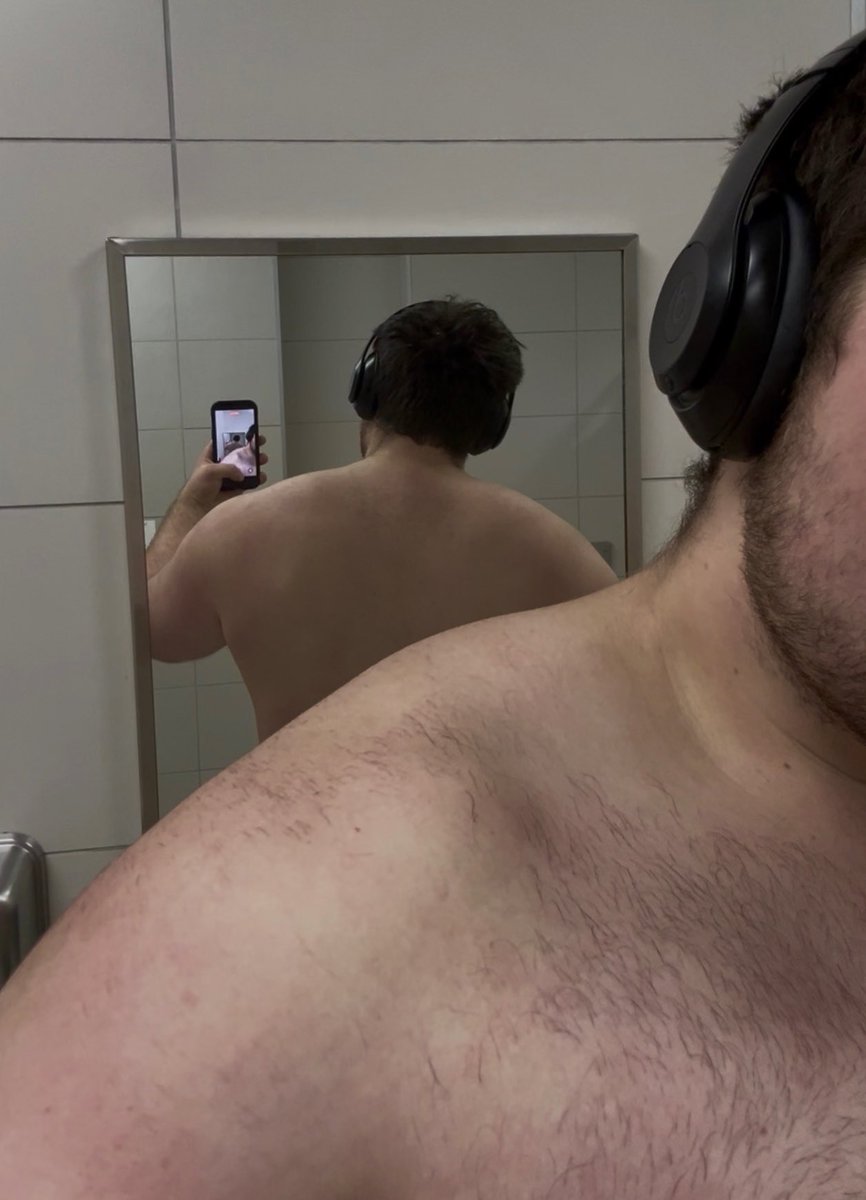CaelKaleCael's tweet photo. Pull ups sucked today | #gym #upperbody #liftingboy #gymselfie #gaygym #powerlifting #beefy #progressphotos https://t.co/a5vOn2vadz