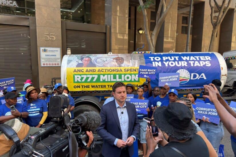 WaterCANsa's tweet photo. Tshwane water tankers spending spark clash over mafia claims 

WaterCAN expert Ferrial Adam said there were many issues with water tankers in Pretoria. 

@TheCitizen_News 

https://t.co/Sbu8B2iIlj https://t.co/8OAn0xGjG7