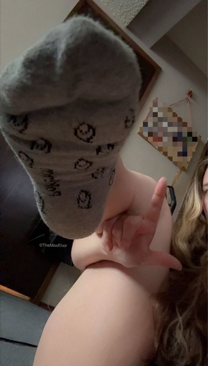 TheMissElixir's tweet photo. Goodnight, dream of sending tonight 💭😉🐷 https://t.co/rY4DMmFlmO
#socks #findom #soles #feetworshi̇p #loser #goddess #gooner #goodboy #blonde https://t.co/GVta58GFzS