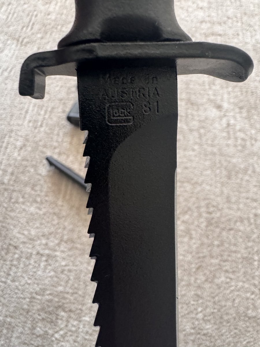 xXKommandoXx69's tweet photo. @krus_chiki Luv me Glock knife https://t.co/26z9Q32UQf