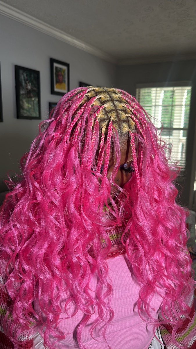 quenessenceee's tweet photo. @sixeleee I can’t even decide on a stylee omggg, maybe this is my sign to wait https://t.co/N28MEmdlPl