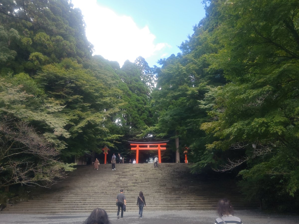 sloth22red's tweet photo. 霧島神宮きた！
カメラ傷つきすぎて写真がもうボケボケ(´・ω・｀) https://t.co/ZslRlpEEFE