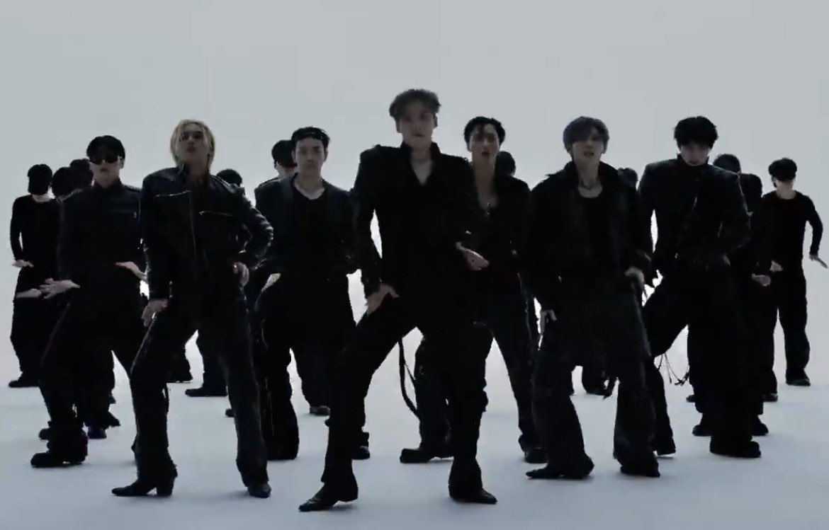 leftno_crumbs's tweet photo. this is so cvnty 🫢

and yeah i wondering why jongho isn’t there. i also count them many times, in every camera move, but we need to see the full MV.

yeah… https://t.co/bpgsQq7iJA