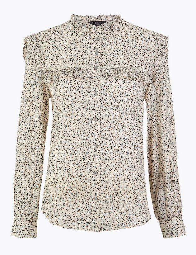 katesclosetau's tweet photo. One of my readers has just been in touch to let me know she’s identified the blouse worn by the Princess of Wales in the new photographs released a few days ago. It’s from M&amp;S!  https://t.co/FObiyu0Kbi https://t.co/46UR8EJJZn