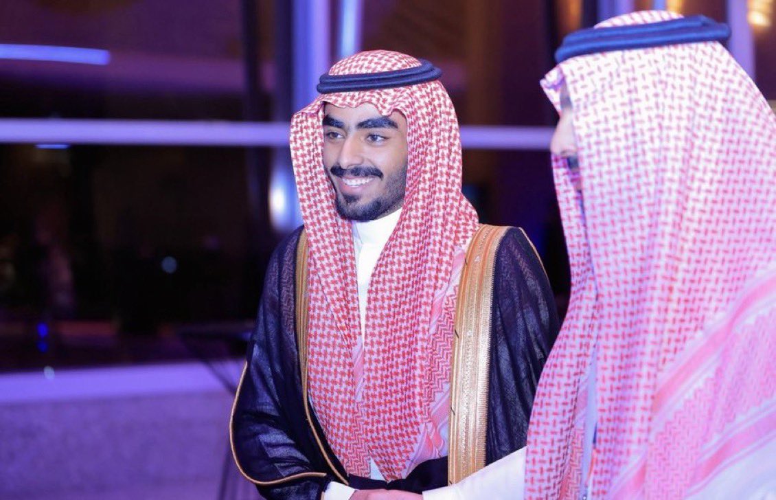 00cxii_'s tweet photo. سيكتب في تاريخ الامارات ان هذا الشخص قلب الدوله يومين صياح https://t.co/9FGUH5bytk
