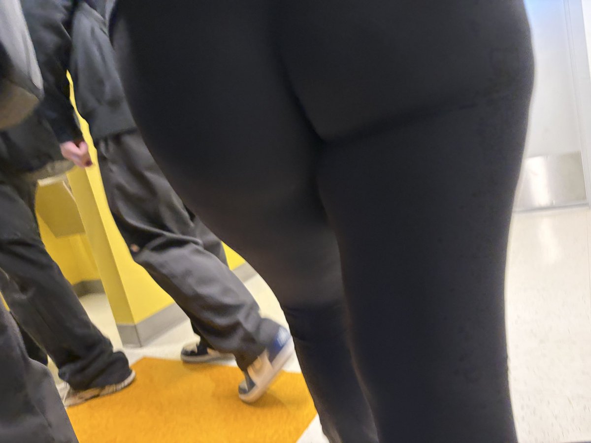 tygodumbb's tweet photo. My thick ass irl 😩 https://t.co/EtQDs9jgzh