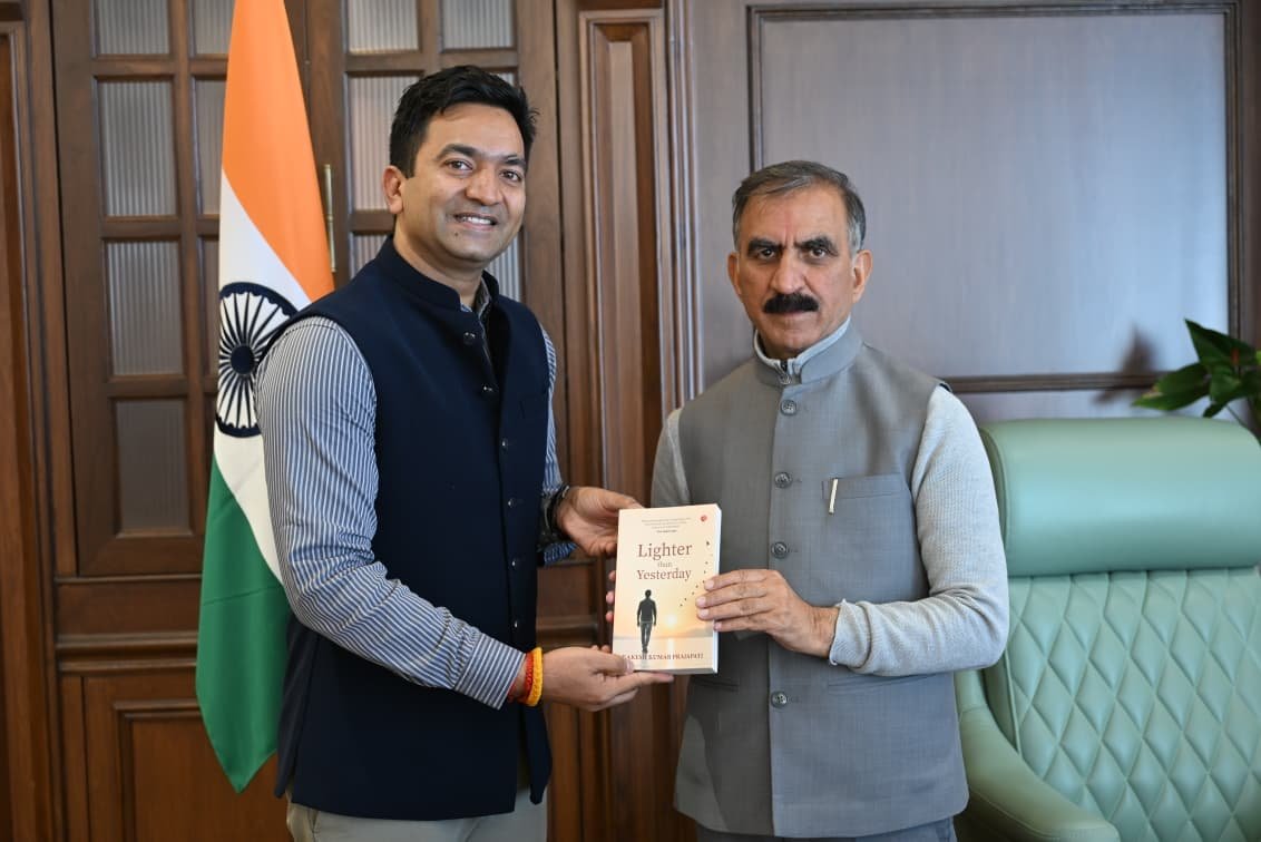 Prajapati_IAS's tweet photo. An honour to present my debut novel, “Lighter Than Yesterday”, to Hon’ble Chief Minister of Himachal Pradesh @SukhuSukhvinder ji and Hon’ble Leader of Opposition @jairamthakurbjp ji.
Grateful for their kind encouragement and good wishes for my literary journey.

​Wonderful to see such shared support for literature and young voices from the state.

#LighterThanYesterday #DebutNovel #HimachalPradesh #IndianAuthor
#RupaPublications
#BookTwitter
 #IndianAuthor
 #MustRead