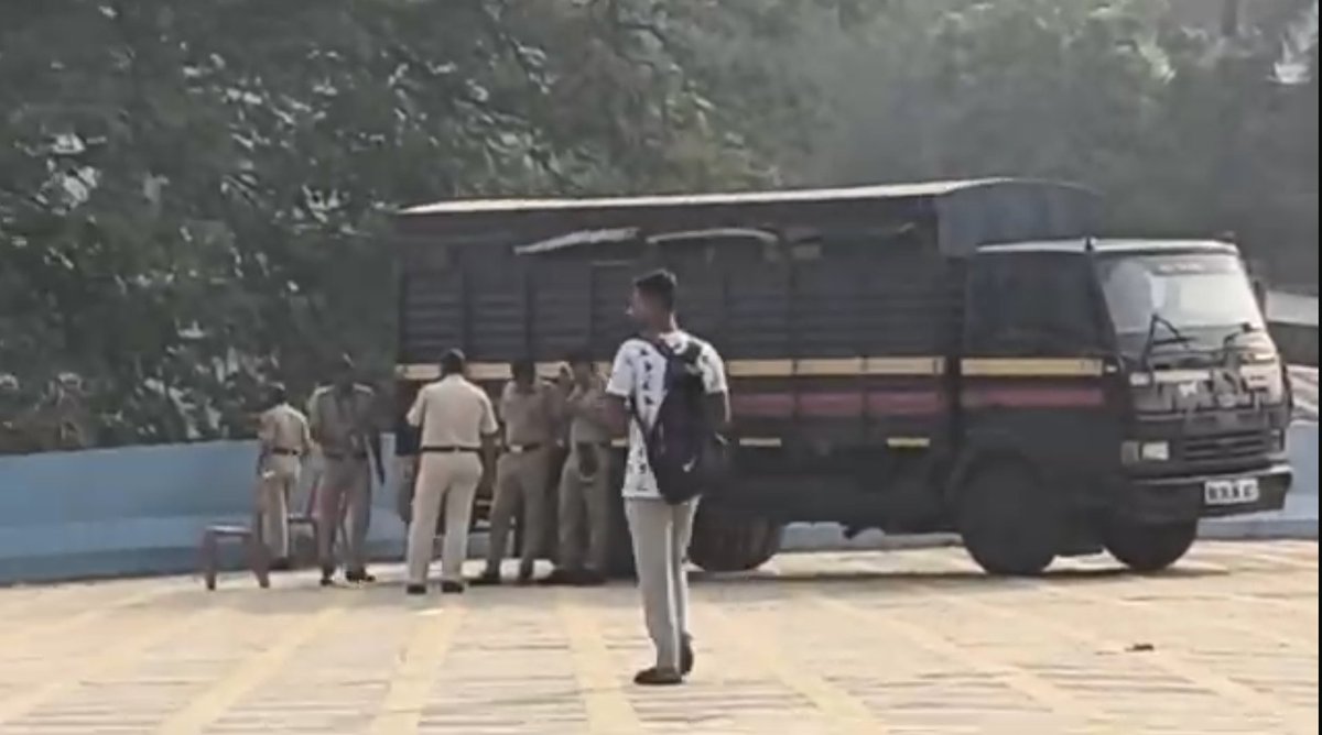 mumbaimatterz's tweet photo. #Update 

Sion ROB continues to remain firmly shut. https://t.co/Vk3KKNWjA6