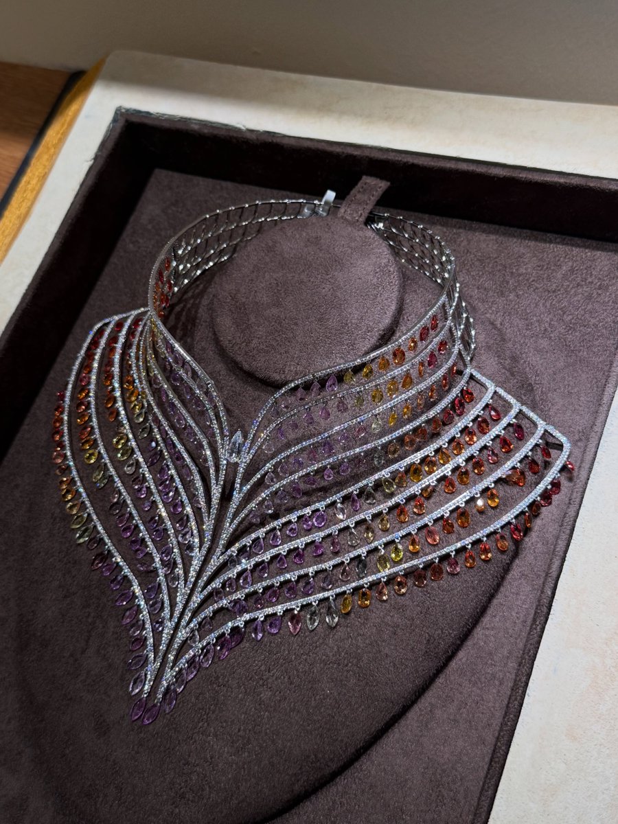 Auralyn0's tweet photo. When high jewelry becomes fine art ✨ https://t.co/Z2JfjBwCpI