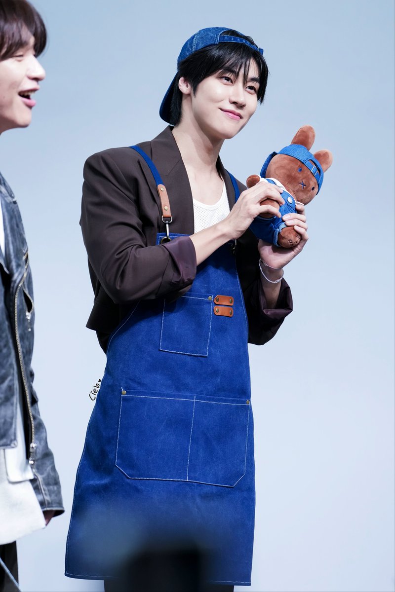 cielo_201014's tweet photo. 261020 디어마이뮤즈 팬사인회

미피뜨녑

#NFlying #엔플라잉 #이승협 #디어마이뮤즈 #디마뮤 #DEARMYMUSE #팬싸 #잔불 #Still https://t.co/EQA2D45YPN