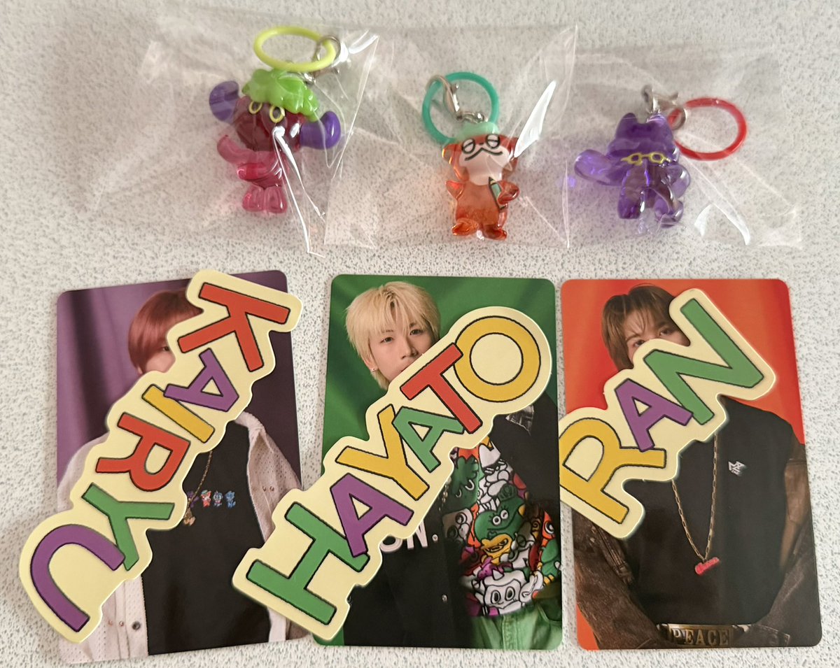 heartmaru_'s tweet photo. MAZZEL Play at the MUZEUM vol.2

ランダムフォトカード トレカ
【譲】RAN KAIRYU HAYATO
【求】EIKI

ぷりぷりチャーム
【譲】RAN TAKUTO RYUKI
【求】EIKI

フォトカ優先
都内手渡し 9/22渋谷 郵便 可能です
お気軽にお声掛けください🙇🏻‍♀️
#MAZZEL交換  #MAZZEL求  #MAZZEL譲 https://t.co/vqoq9wgyss