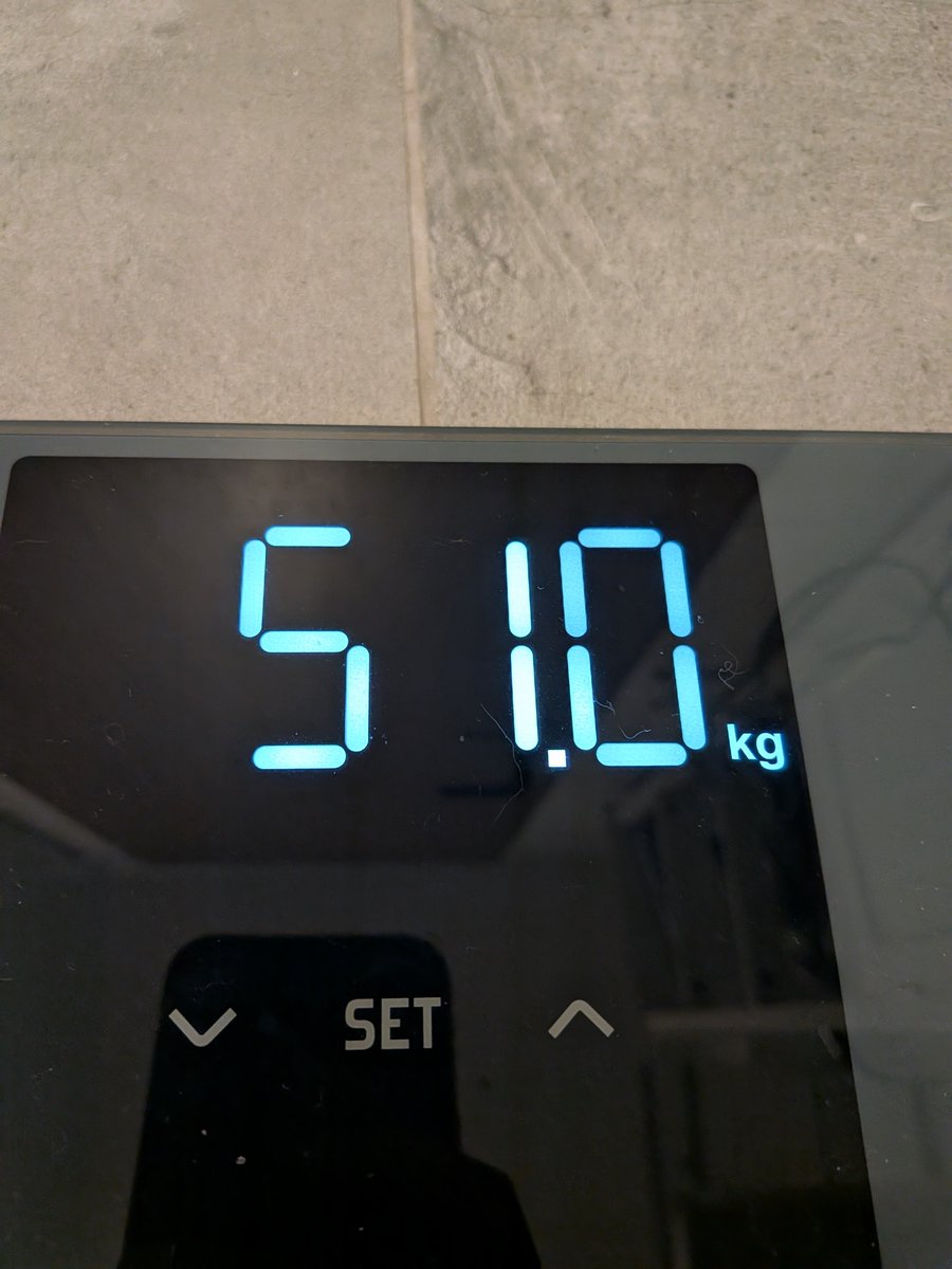 diaryto49's tweet photo. New lw?? Feels super undeserved after I ate 5/7 days last week above 2000cal (2-3 days even 4000cal+ lol) but this is the proof you won't lose all your progress after a week of failure - lock in guys 🫶🏻 #edrtwt https://t.co/mXIkUmXQEN