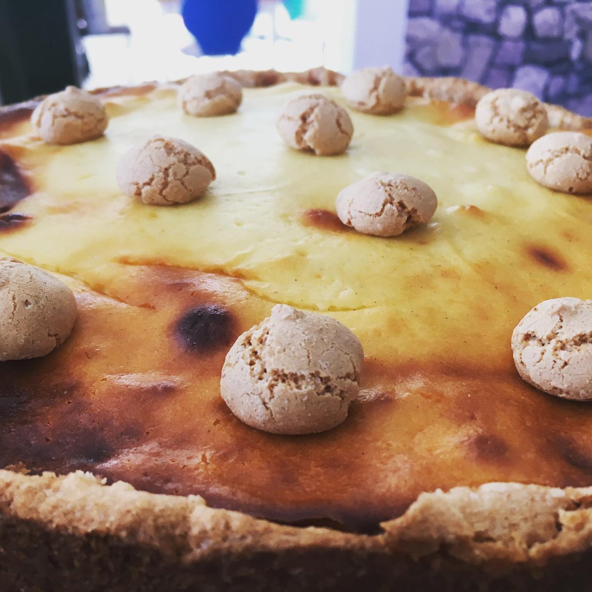 AndrescBautiujd's tweet photo. Bilder, die duften könnten. Heute gibt’s italienischen Pfirsich-Käsekuchen. https://t.co/zeohYUdraY