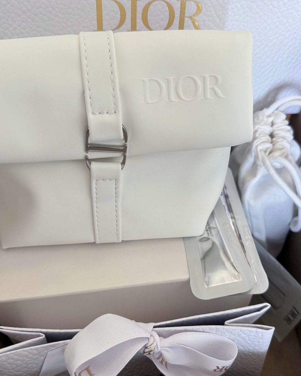 viewduc's tweet photo. 📢 DIORセレクション 当選者発表

ディオールのリップ・ネイルケアアイテムとポーチをセットにした「ディオール ビューティーセレクション」の当選者5名様を発表いたします✨

①  @miii_kiii_0909 
②  @karakuri_03 
③  @koreabiyou 
④  @hachi_80design 
⑤  @purumemox 

Xでキャンペーン情報をシェアし、ご参加くださった皆さま、本当にありがとうございます！