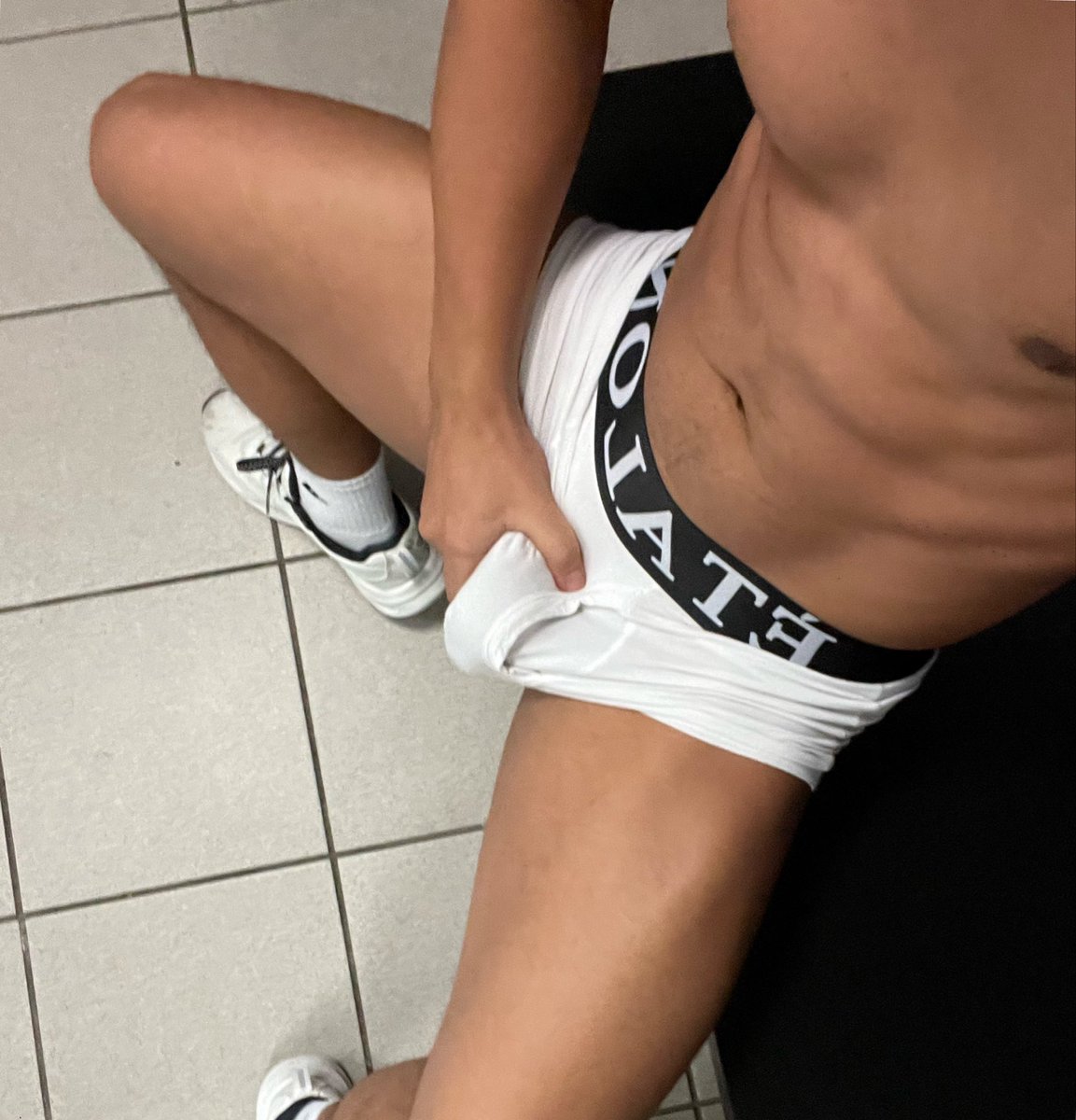 braynerG19's tweet photo. Me puse hot en el gym y no tuve a quien metérsela.🍆🔥 https://t.co/H1jcDN9zNV
