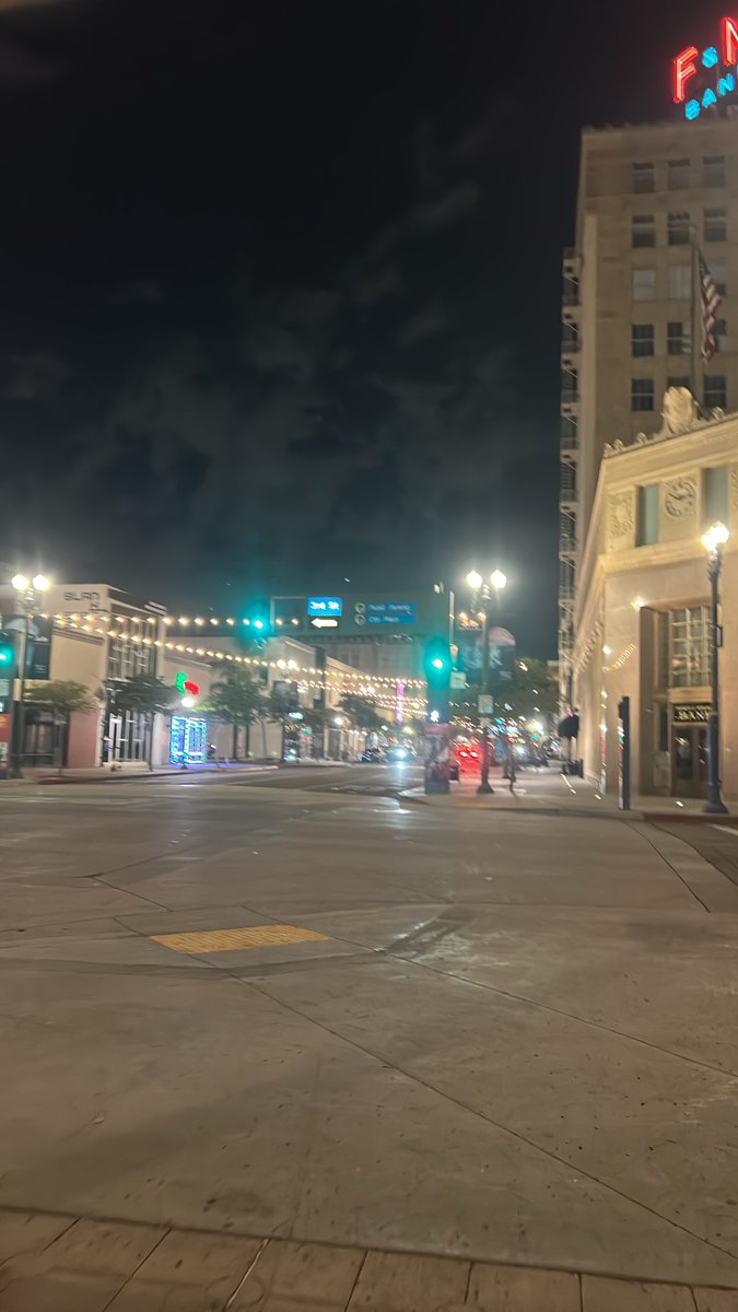 jaycobtyd2p's tweet photo. who lives close to downtown pine lb https://t.co/Je3H6CqNjx
