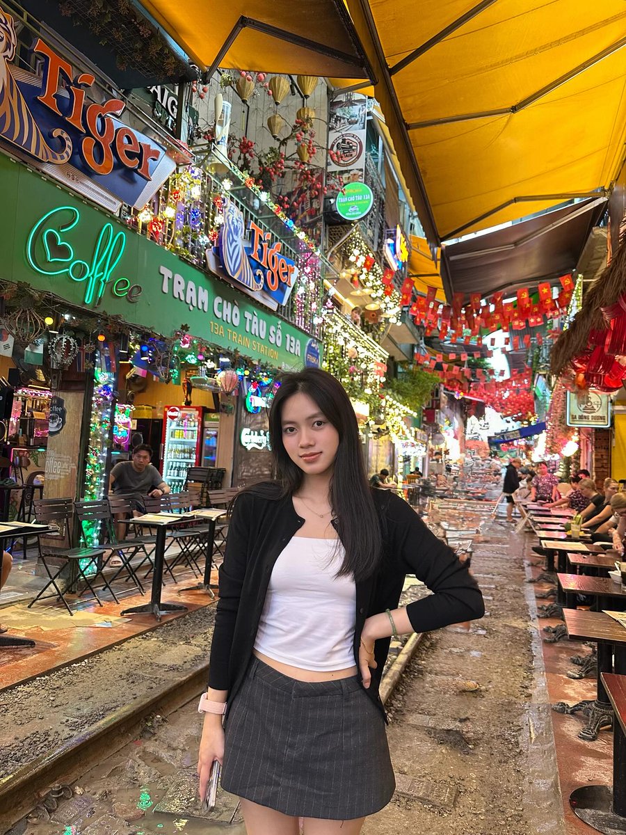 DaphndBBonilhtB's tweet photo. Mùa thu Hà Nội dịu dàng trong từng con phố, làn gió se lạnh và những ký ức thật đẹp. https://t.co/4BHUB5g6k6