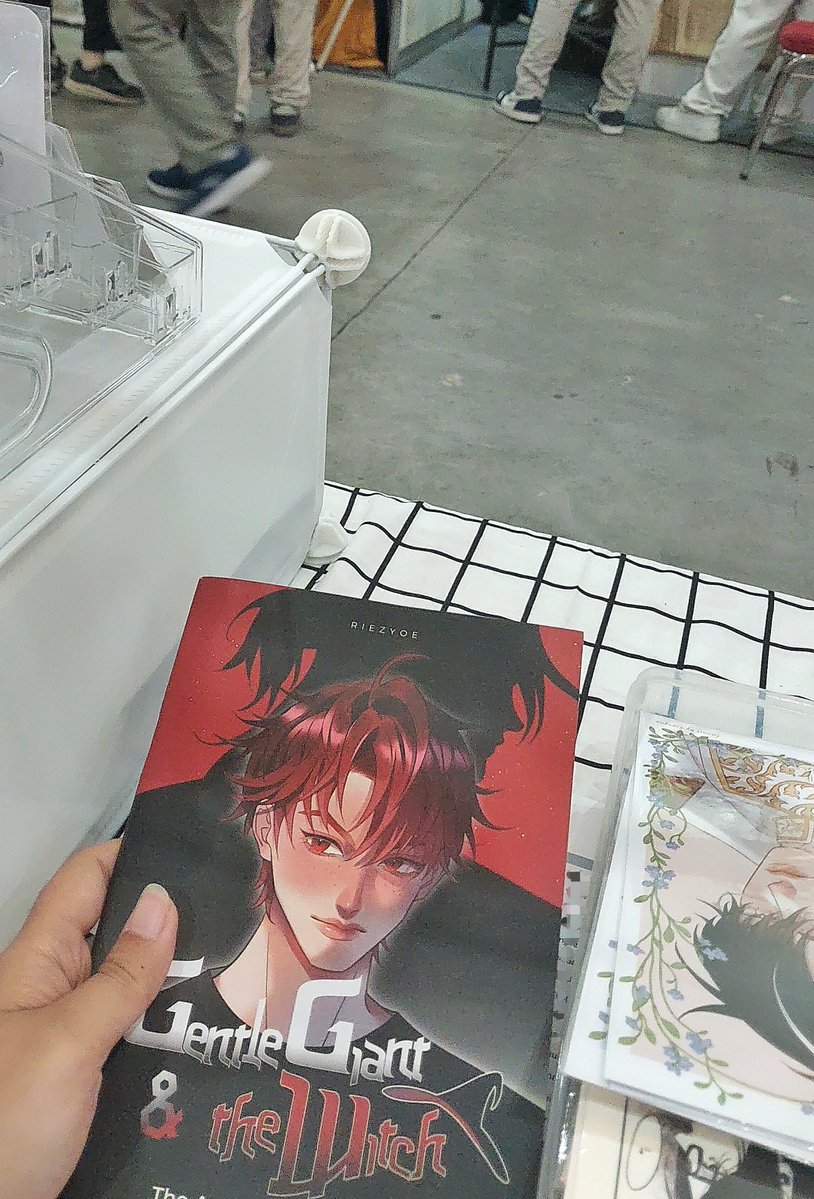 riezyoe's tweet photo. Manteman yang kemarin beli komik Gentle Garut ini di comipara 7, terutama yg ots, bisa tolong DM aku?
Soalnya aku gatau siapa saja kemarin 🧍‍♂️

Yg pick up juga kalau gak keberatan, mohon DM aku ya kalo liat post ini 🧎‍♂️

((Lanjutan di reply) https://t.co/KZ7o6Zp5mf