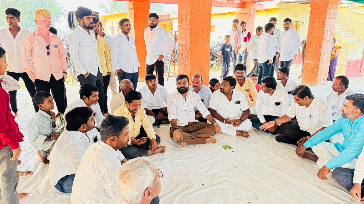 M_kalyanshetti_'s tweet photo. यावेळी पंचक्रोशीतील भाविक मोठ्या संख्येने उपस्थित होते. देवीच्या दर्शनासाठी आलेल्या भाविकांच्या श्रद्धा आणि भक्तिभावामुळे संपूर्ण परिसरात मंगलमय व भक्तिपूर्ण वातावरण निर्माण झाले होते. https://t.co/XQ25mnTmWz