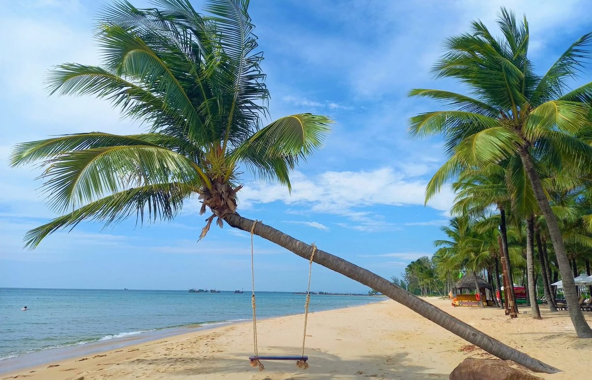 EmeryXGParra7yc's tweet photo. Phú Quốc vượt Maldives và Phuket, trở thành hòn đảo đẹp thứ 2 châu Á. Năm nay chưa đi thì còn chờ đến bao giờ? Đã có đường bay Nha Trang – Phú Quốc, lên lịch thôi. https://t.co/OsKpyqsRkN