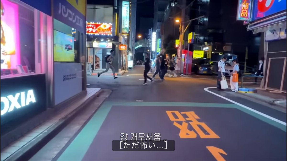 knntkrnitnksrtn's tweet photo. 夜の秋葉原に行った韓国の方の感想が正直すぎて笑ってしまった https://t.co/mrfqtJoXRb