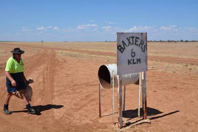 GeorgIISanta3e3's tweet photo. Mail delivery in the outback! We all love online shopping, don’t we? https://t.co/tfSEE9V91g