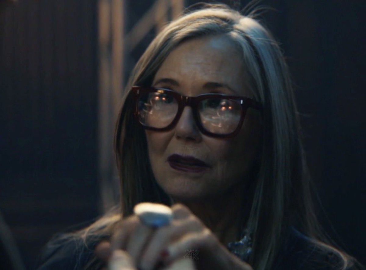 justmight_1's tweet photo. i love how you can see ultrons true form in the reflection of her glasses. details are crazy #VisionQuest https://t.co/NoEoYbQunk