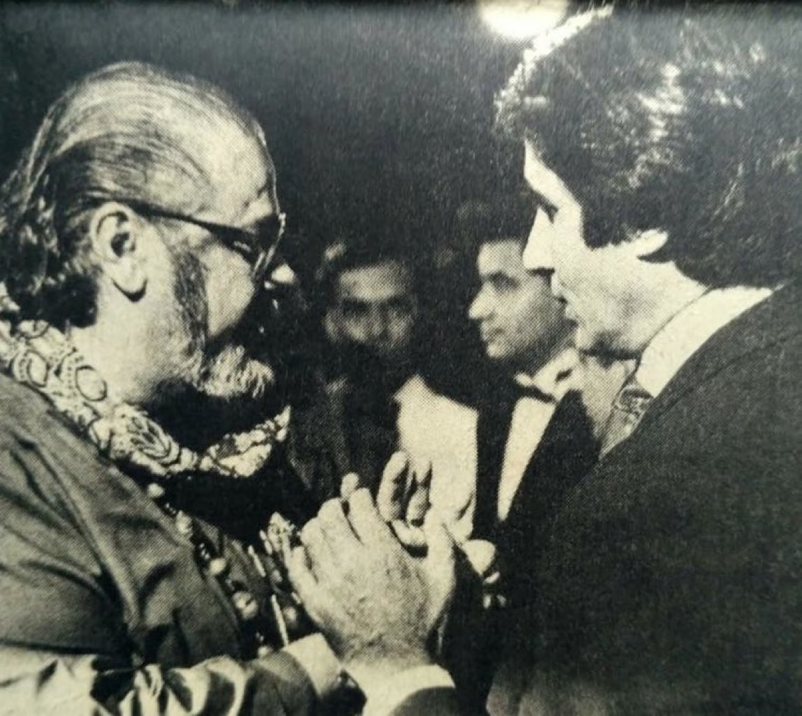 MosesSapir's tweet photo. Amitabh ji and Shammi Kapoor ji at the premier of 'Khuda Gawah'  1992 @SrBachchan 
Remembering Shammi Kapoor ji on his birth anniversary https://t.co/F0WEGF9Gs0