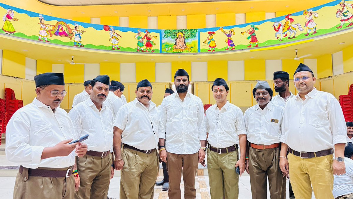 M_kalyanshetti_'s tweet photo. राष्ट्रीय स्वयंसेवक संघ स्थापना दिनानिमित्त आयोजित पथसंचलनात सहभाग

🗓️ दि. २० ऑक्टोबर २०२६
📍अक्कलकोट शहर 

राष्ट्रीय स्वयंसेवक संघाच्या स्थापना दिनानिमित्त अक्कलकोट शहरात आयोजित पथसंचलनात सहभागी होण्याचा योग आला. https://t.co/Ti3Afj8gkn
