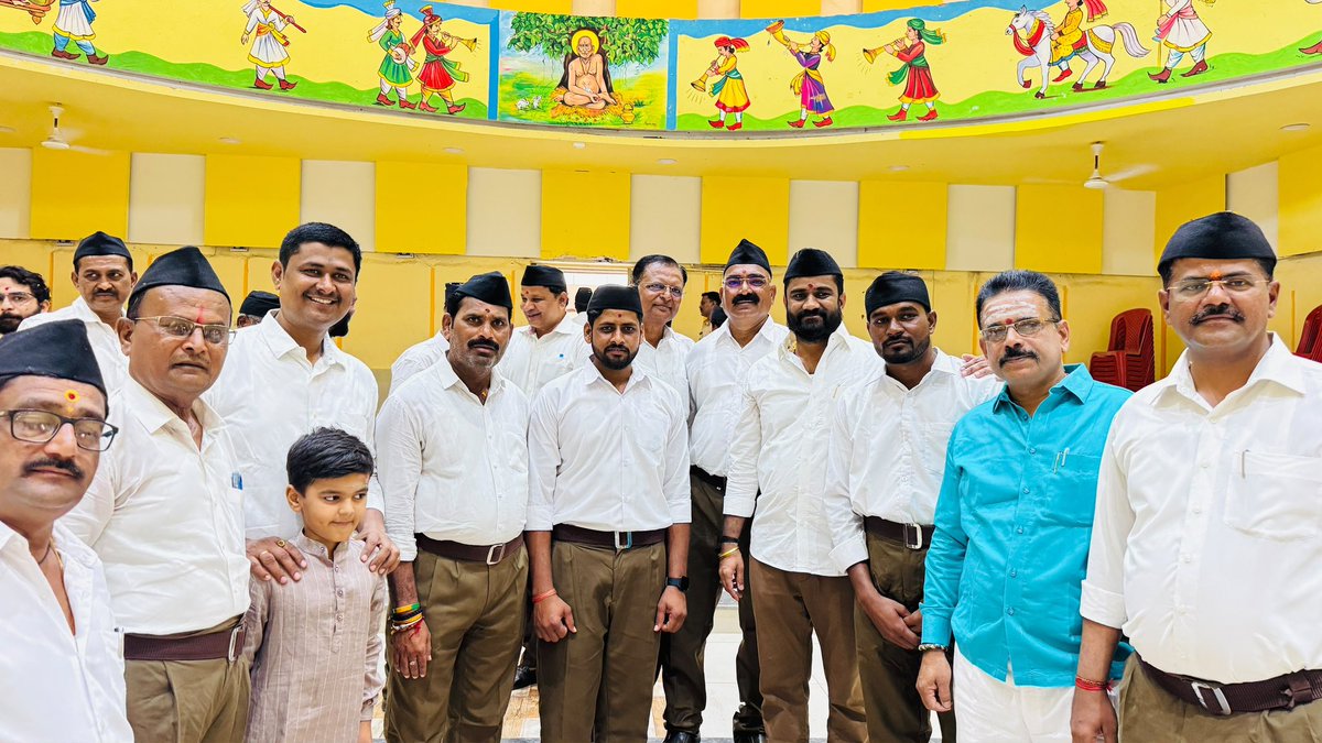 M_kalyanshetti_'s tweet photo. राष्ट्रीय स्वयंसेवक संघ स्थापना दिनानिमित्त आयोजित पथसंचलनात सहभाग

🗓️ दि. २० ऑक्टोबर २०२६
📍अक्कलकोट शहर 

राष्ट्रीय स्वयंसेवक संघाच्या स्थापना दिनानिमित्त अक्कलकोट शहरात आयोजित पथसंचलनात सहभागी होण्याचा योग आला. https://t.co/Ti3Afj8gkn