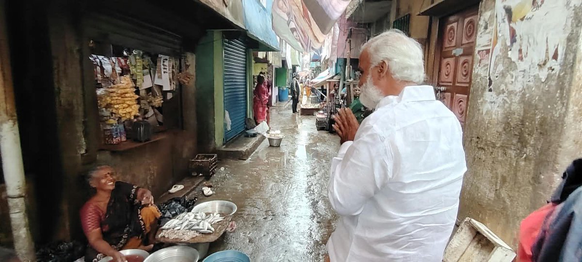 PKSekarbabu's tweet photo. எதிர்க்கட்சியாக இருந்தாலும், மக்களுக்கான பணியில் என்றும் திமுக!

வடகிழக்குப் பருவமழையை முன்னிட்டு, பாசமிகு கழகத் தலைவர் திரு.@mkstalin அவர்களின் நல்வழிகாட்டுதலின்படி, துறைமுகம் சட்டமன்றத் தொகுதிக்கு உட்பட்ட பல்வேறு பகுதிகளில் இன்று (21.10.2026) மழைநீர் வெளியேற்றம், (1/4) https://t.co/aI0IAqaMdV